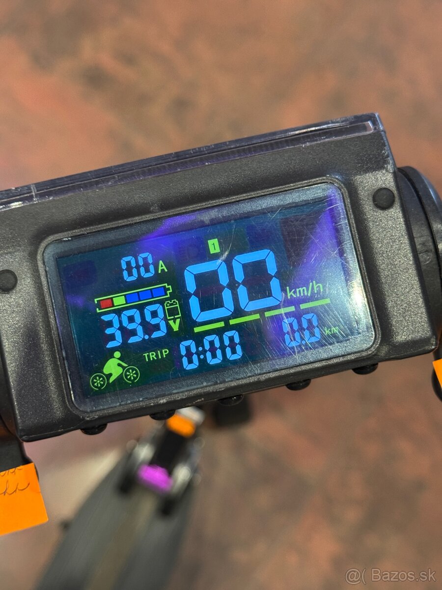 Elektrická kolobežka Kugoo S1+ + nabíjačka - 8