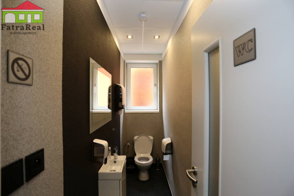 Na prenájom elegantné priestory v centre mesta Ružomberok - 8