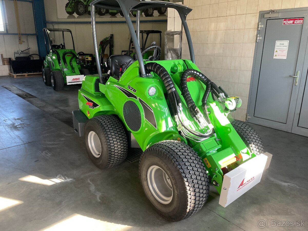 Predvádzací nový nakladač AVANT 528 - 8