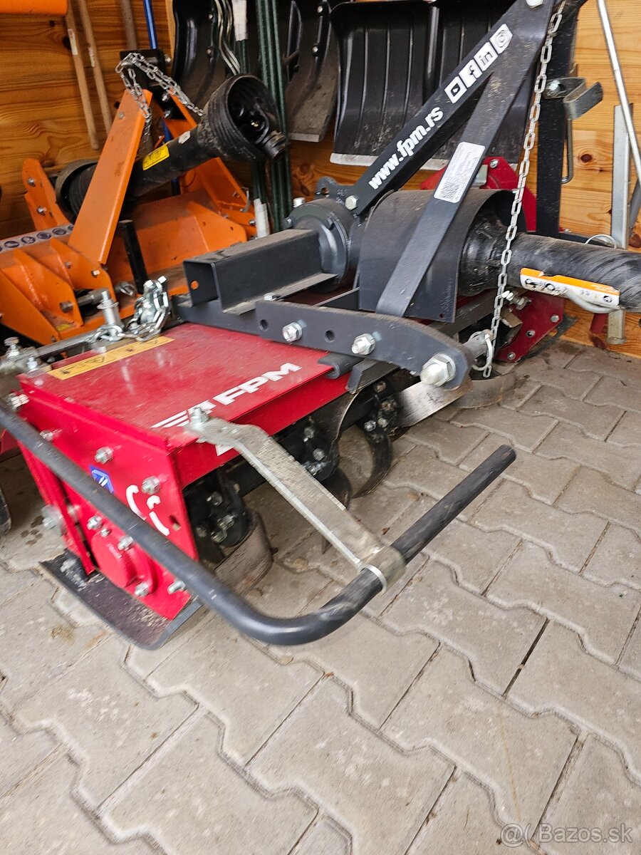 Predam traktor Kubota B1-121 - 8