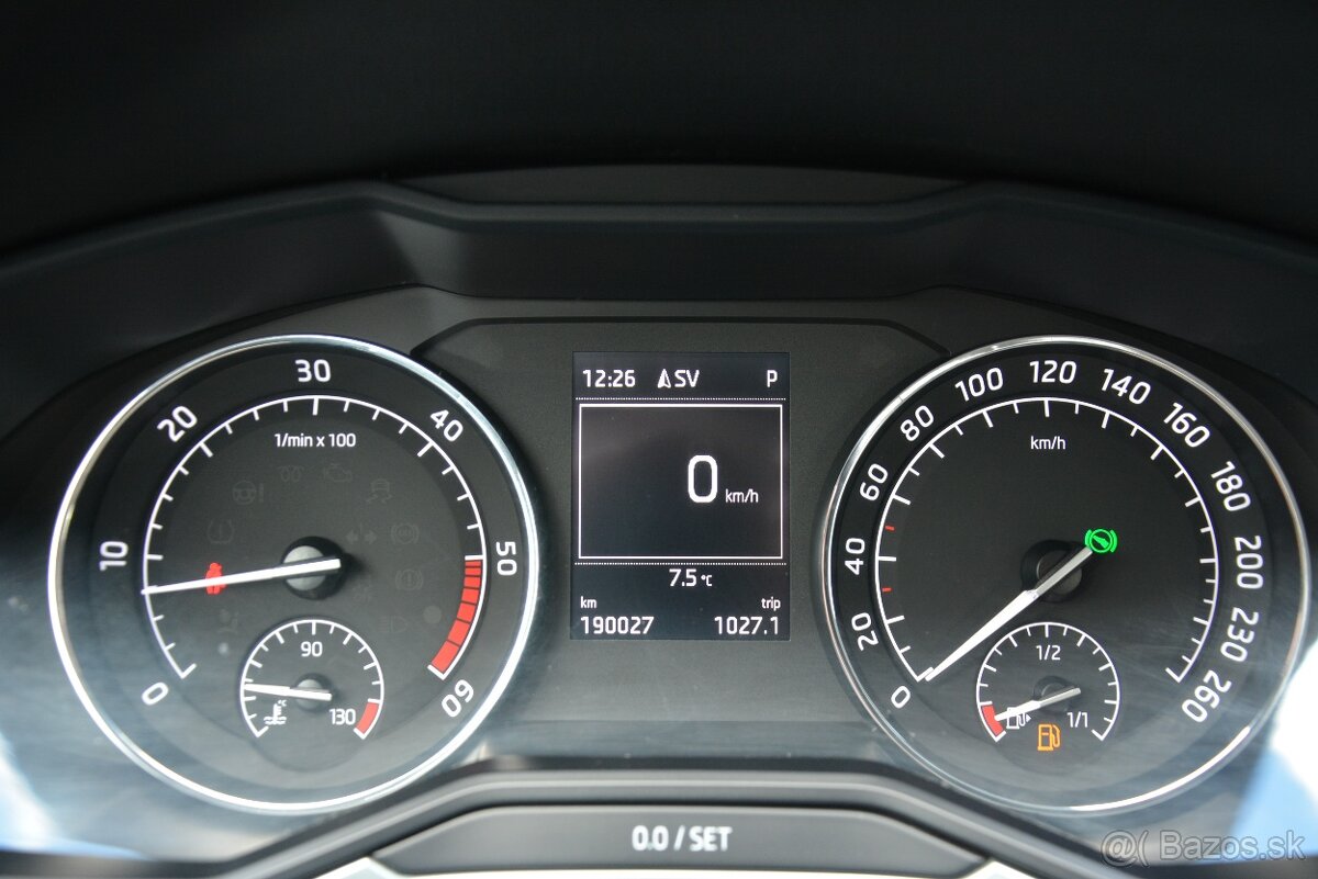 Škoda Superb Combi 2.0 TDI DSG STyle - 8