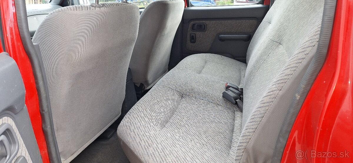 Nissan Navara 2.5 TDi Double Cab- NÁJAZD 187.000KM-7290.-EUR - 8