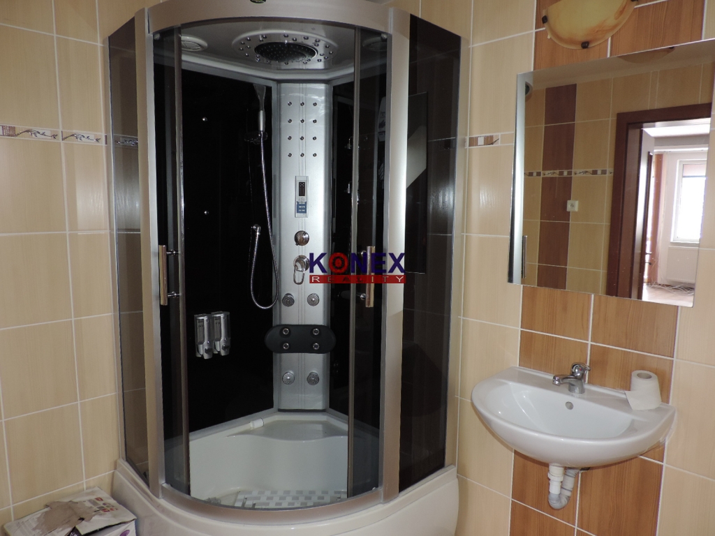 NA PREDAJ / PRENÁJOM Prevádzková budova s pozemkom - Trebiš - 8