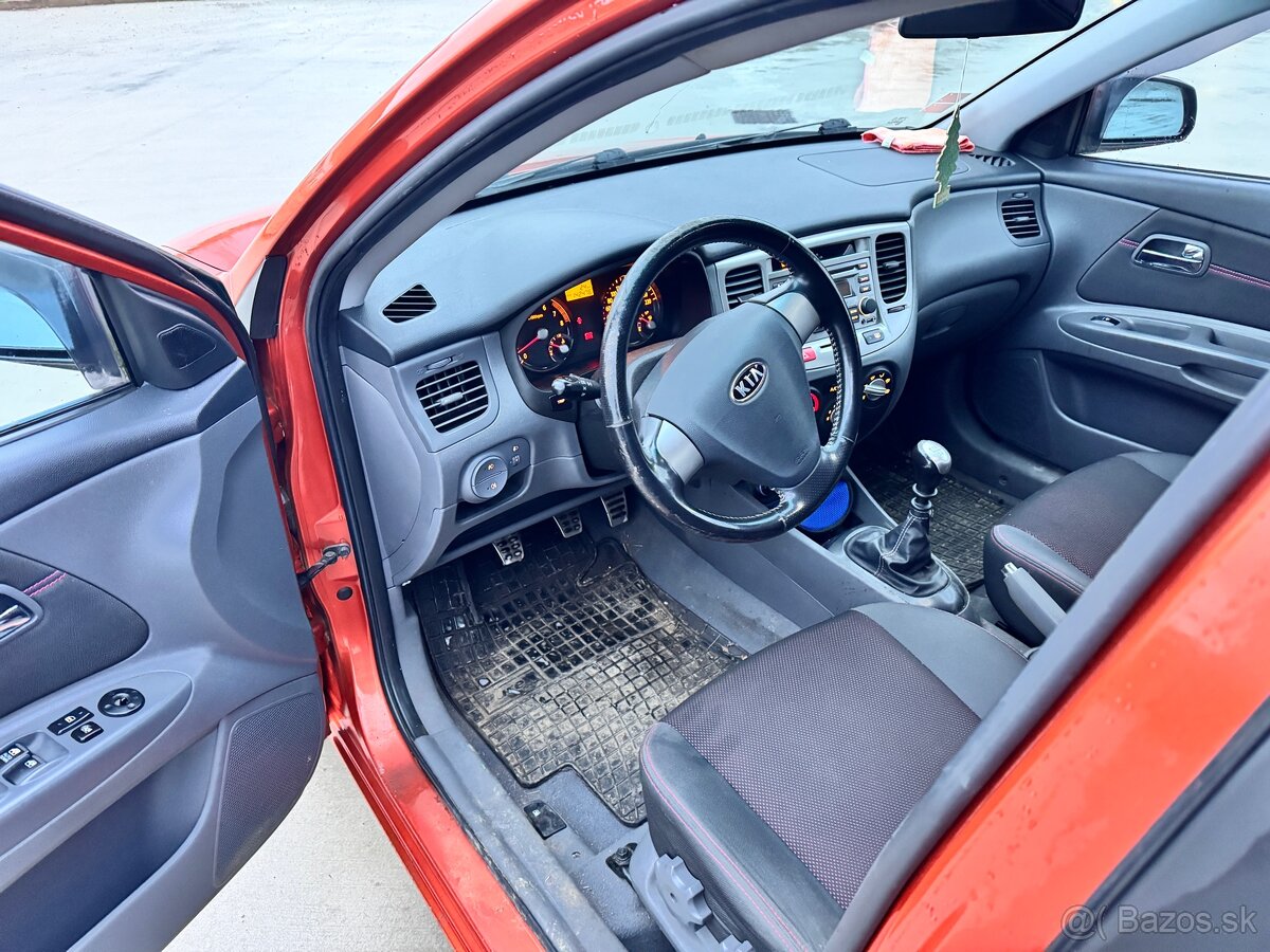 KIA Rio 1.4i - 8
