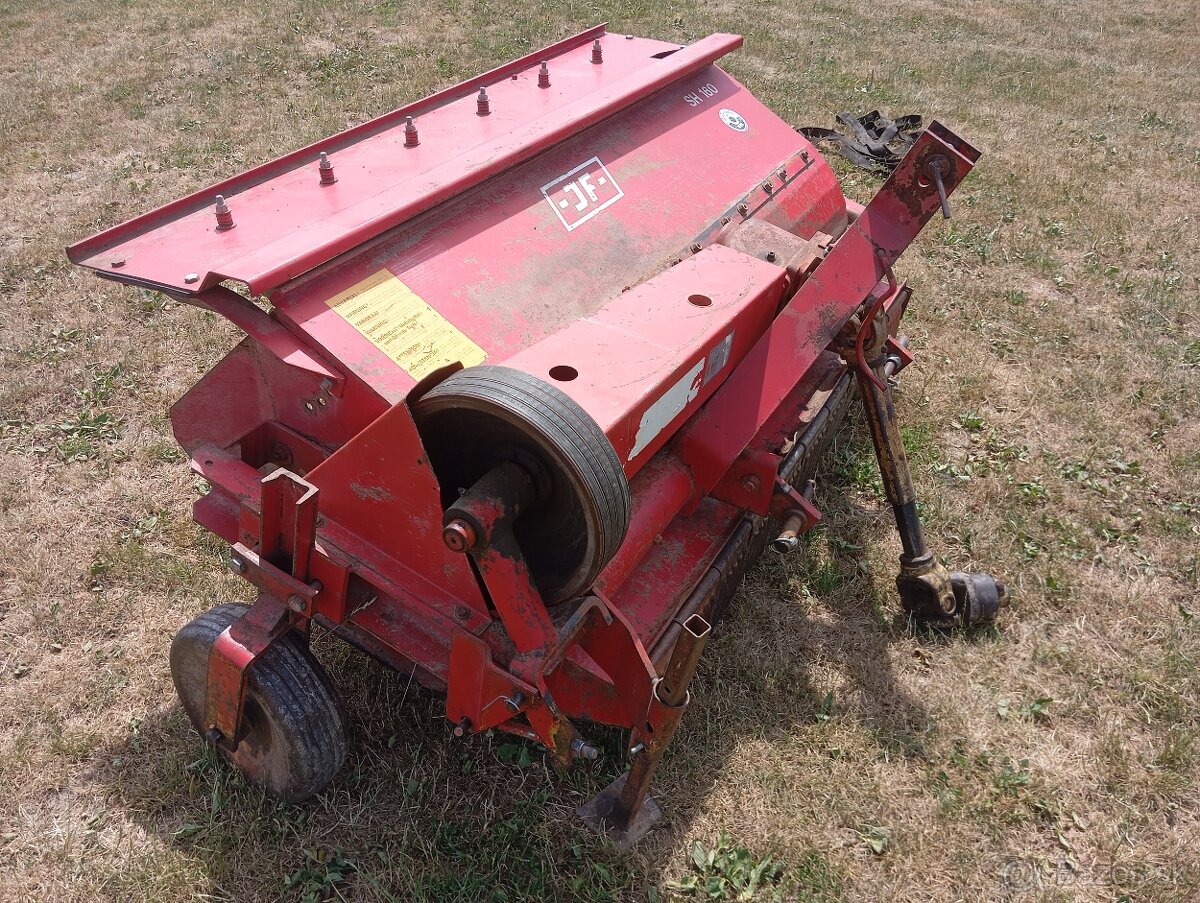 Mulcovac a drtič slámy JF - 8