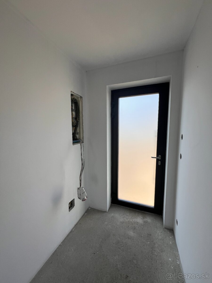 Exkluzívne na predaj: Moderný 4-izbový bungalov - 8