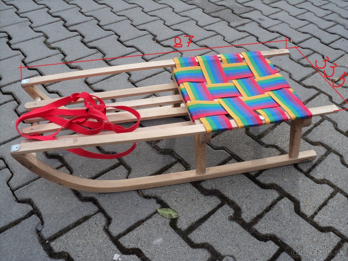 Sedačka, chodítko, odrážadlá,lopta, ohrádka a iné. - 8