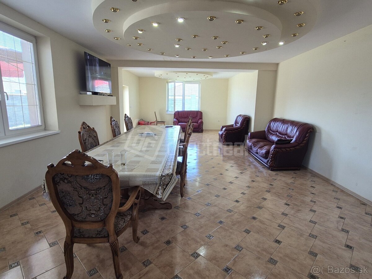 Veľký priestranný rodinný dom v top lokalite - Kolón… - 8