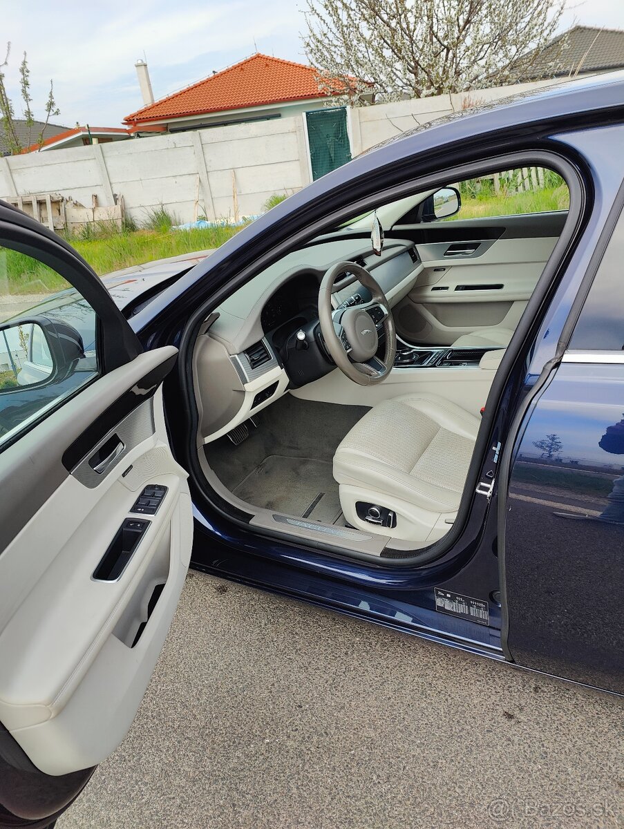 Jaguar XF 2.0 benzín 250 HP – spojenie vykonu a komfortu - 8