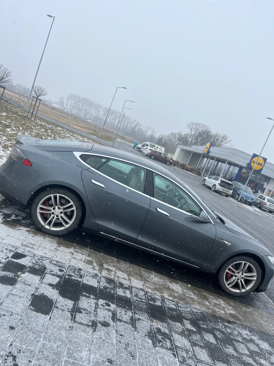 Tesla model s85p performance free supercharging - 8