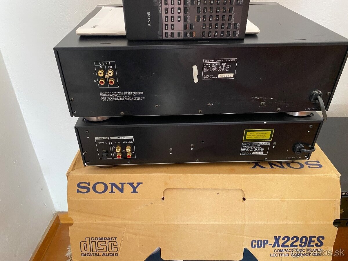 Predam 2 -kazetak a compact disc SONY ES - 8