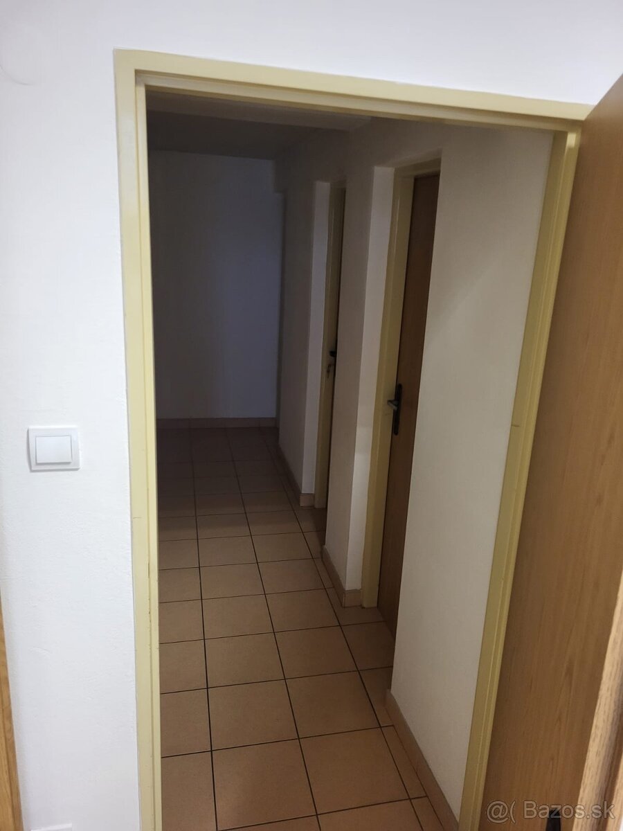 Obchodný priestor, kancelária Sereď - 8