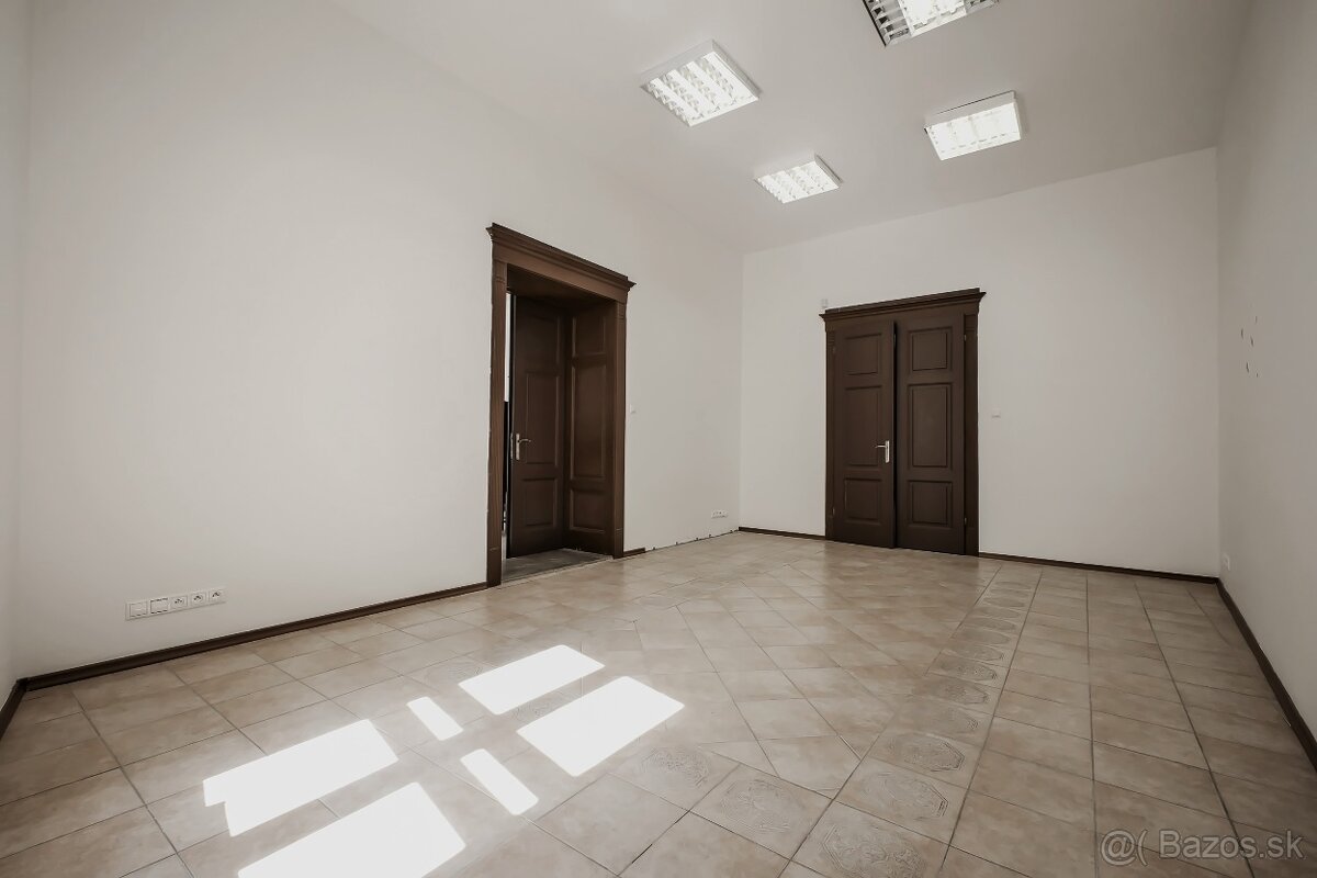 Prenájom kancelárie v centre Trnavy–Hviezdoslavovo námestie - 8