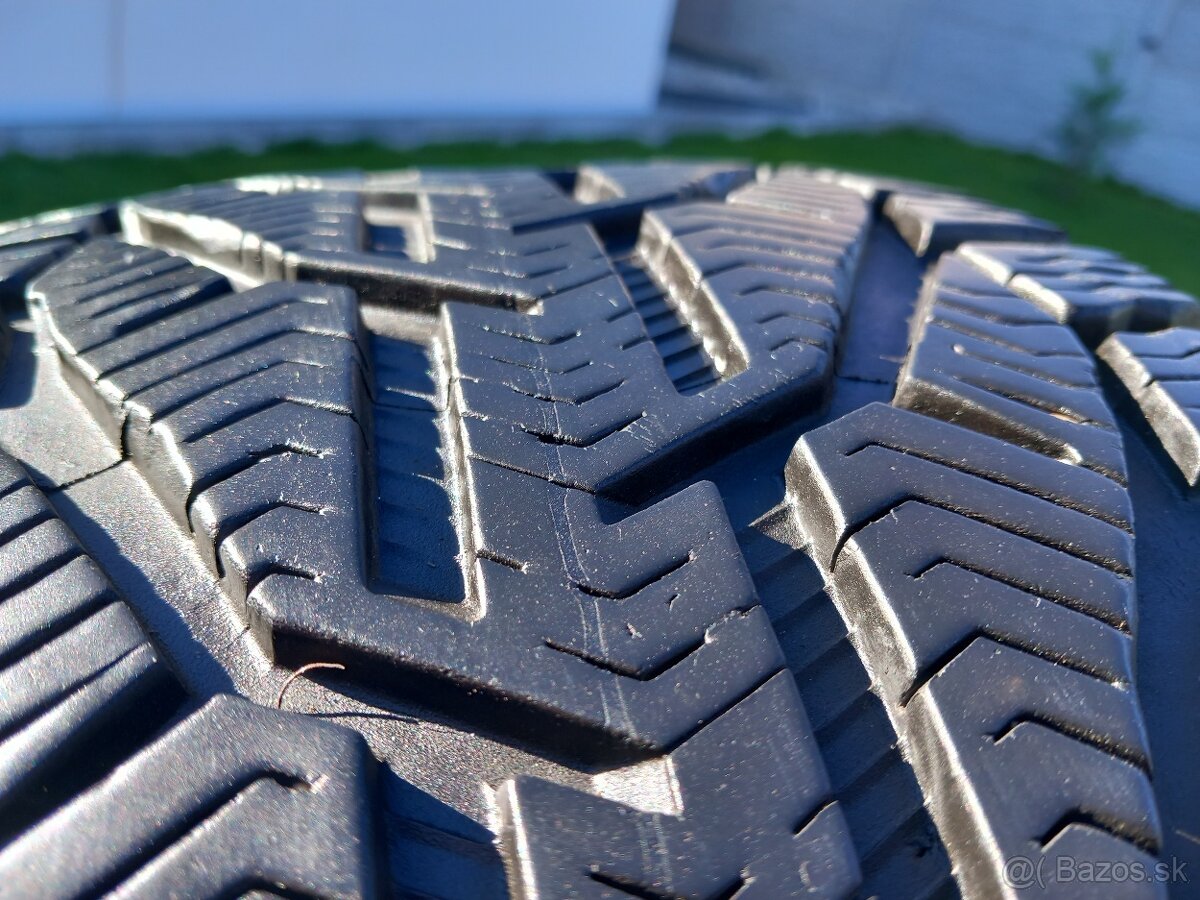 235/45 r18 zimne pneumatiky 4 kusy - 8