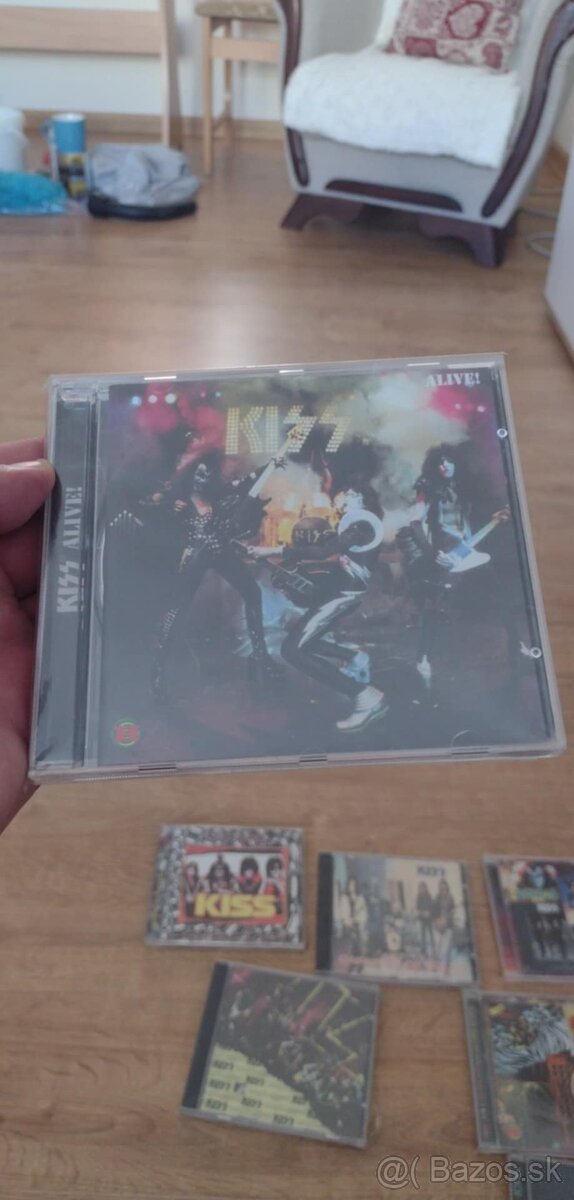 Predám 8ks CD KISS - 8