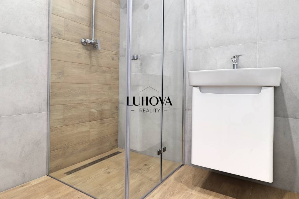 Dom na bývanie alebo podnikanie - 8