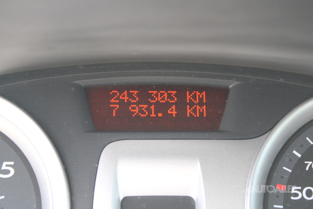 Renault Clio 1,2 i 16V 55 kW ICE - 8