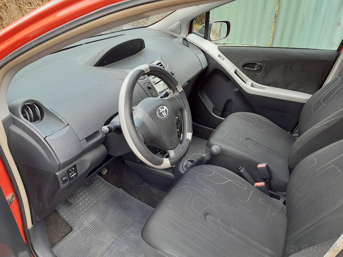 Toyota Yaris 1.0 VVTi - 8