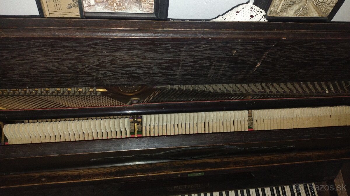 Klavír PETROF s klavírnou stoličkou ZADARMO - 8