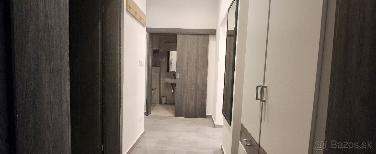 Ponúkame na prenájom 2 izb.byt v centre mesta. - 8