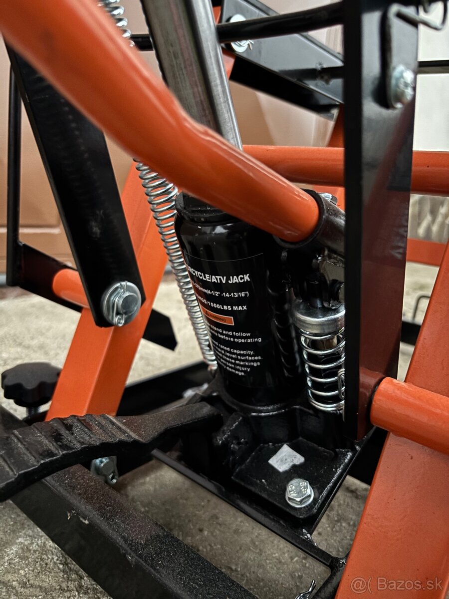 Predám hydraulický zdvihák na motorku / ATV – 680 kg - 8