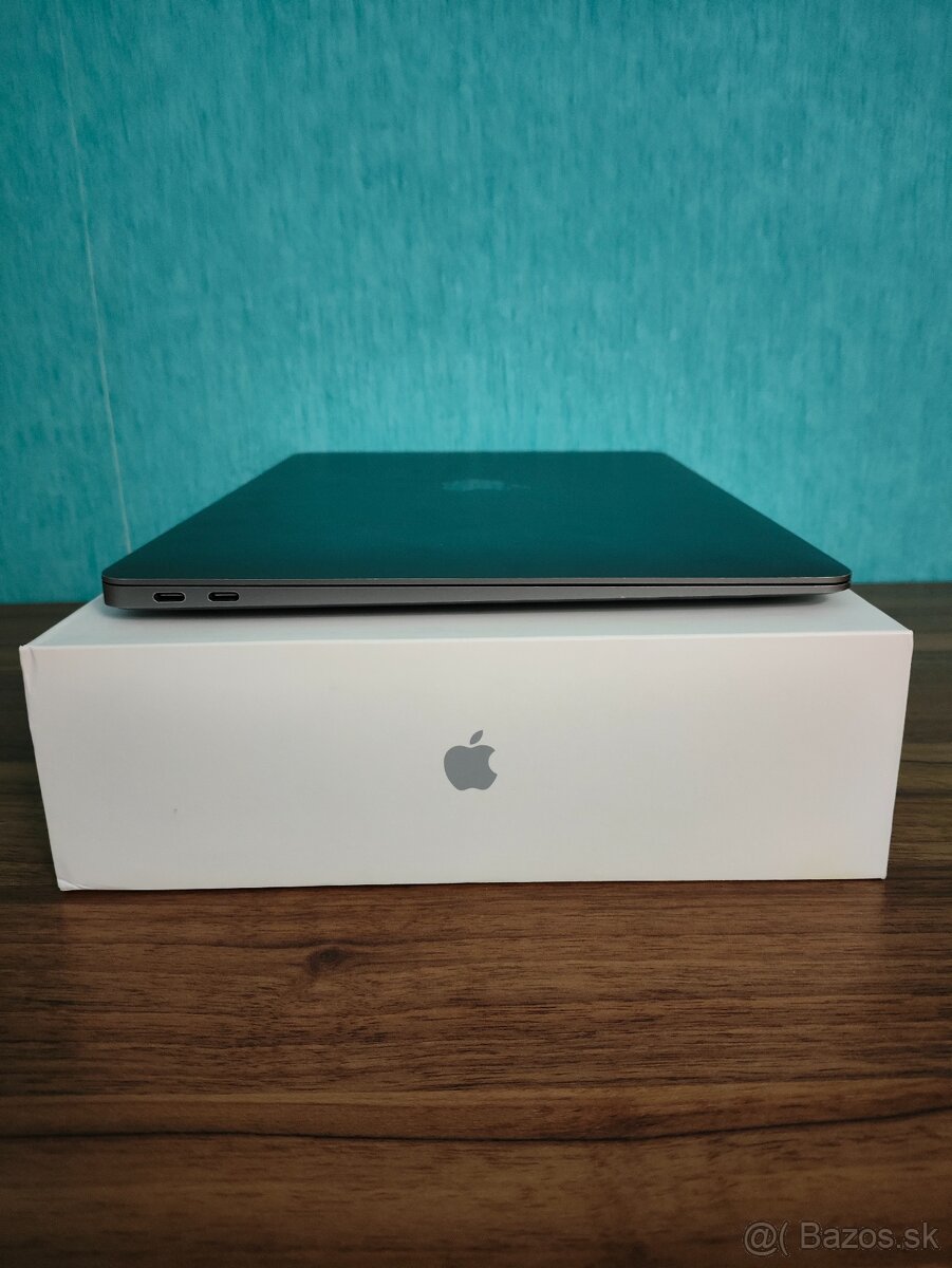 MacBook Air 2020 | i7 • 8GB • 256GB SSD - 8