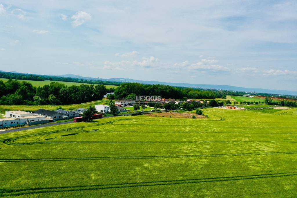 | skvelá investičná príležitosť - pozemky pre rodinné domy, - 8