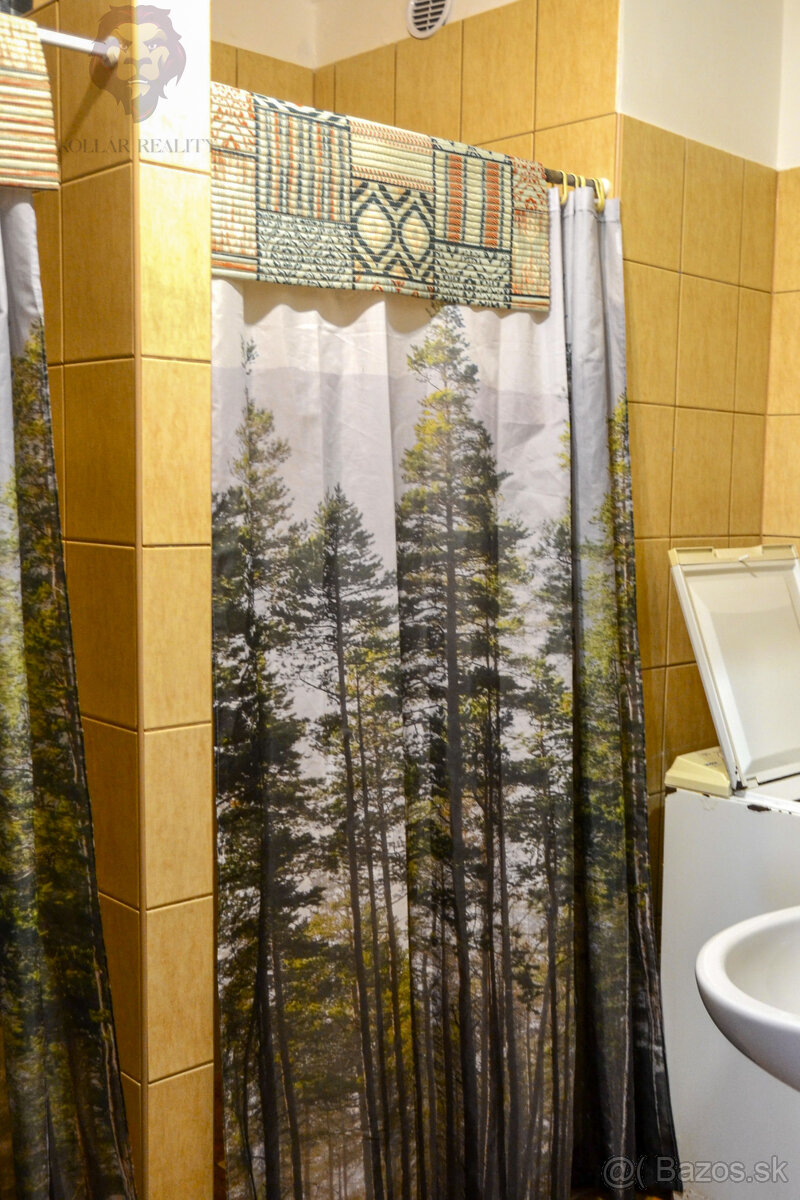 NA PREDAJ RODINNÝ DOM SO SAMOSTATNOU UBYTOVŇOU V OBCI ZAVAR - 8