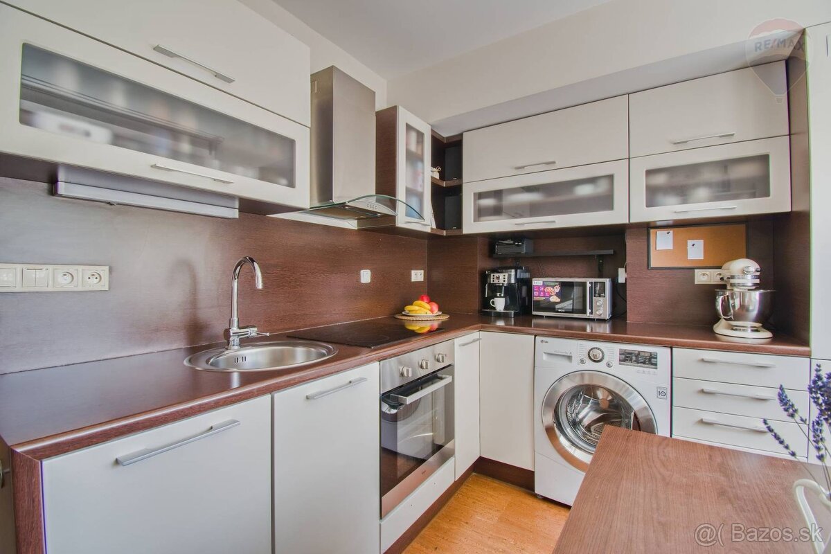 PREDAJ:3 izbový byt s garážou a záhradkou, blízko centra mes - 8