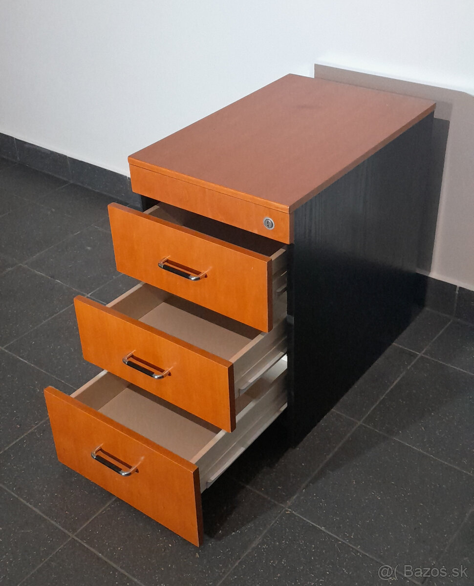 Predám malý pracovný stôl + kancelársky kontajner - 8