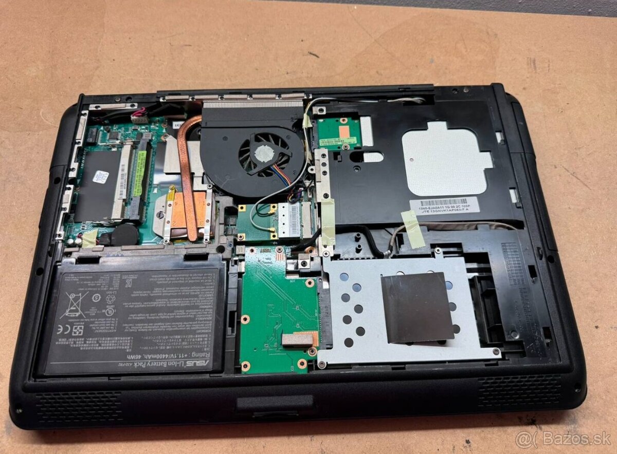Predám pokazený notebook na náhradné diely zn.Asus x5dab. - 8