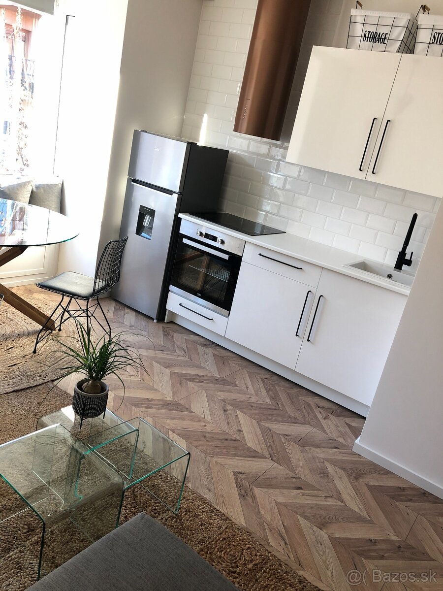 NOVÁ ZARIADENÁ GARSÓNKA TOP LOKALITA ŽILINA - 8