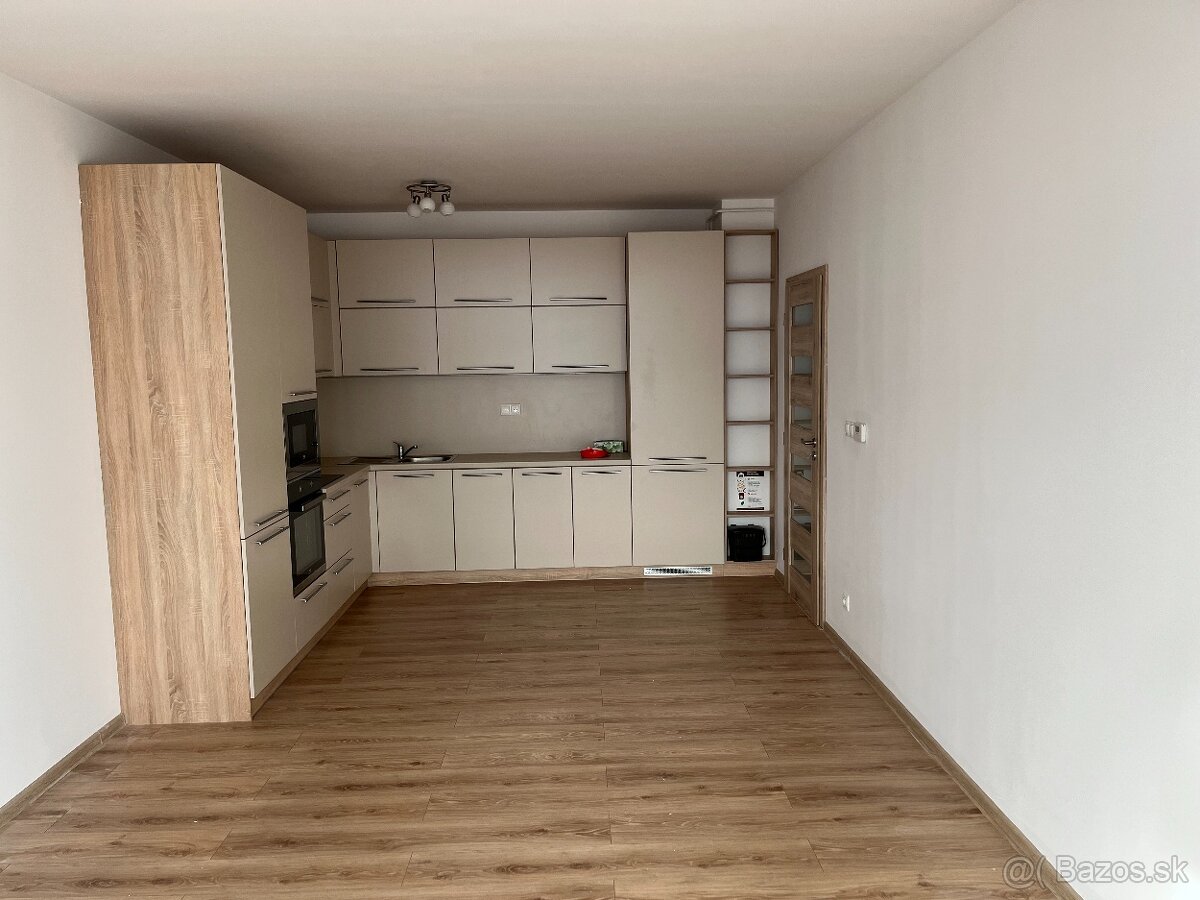 Prenajmem 2 izbový byt v Námestove. - 8