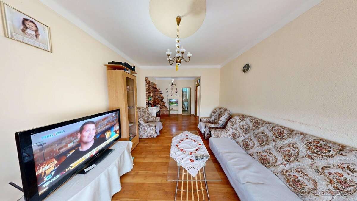 4 IZBOVÝ RODINNÝ DOM S GARÁŽOU LEN 6 km OD TERMÁLNEHO MESTA - 8