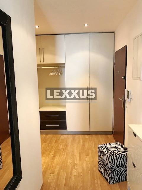 | krásny 2-izb byt v BA I s balkónom a parkovacím miestom - 8