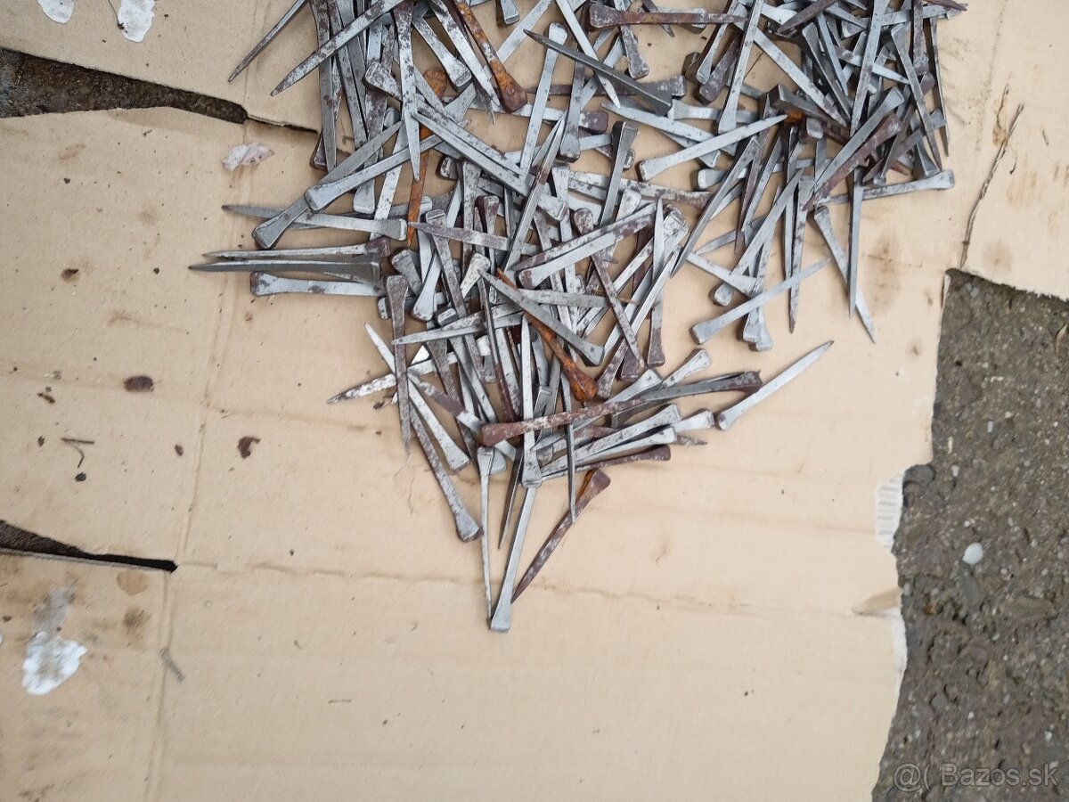 Staré nity.klince na podkovy.kluce - 8