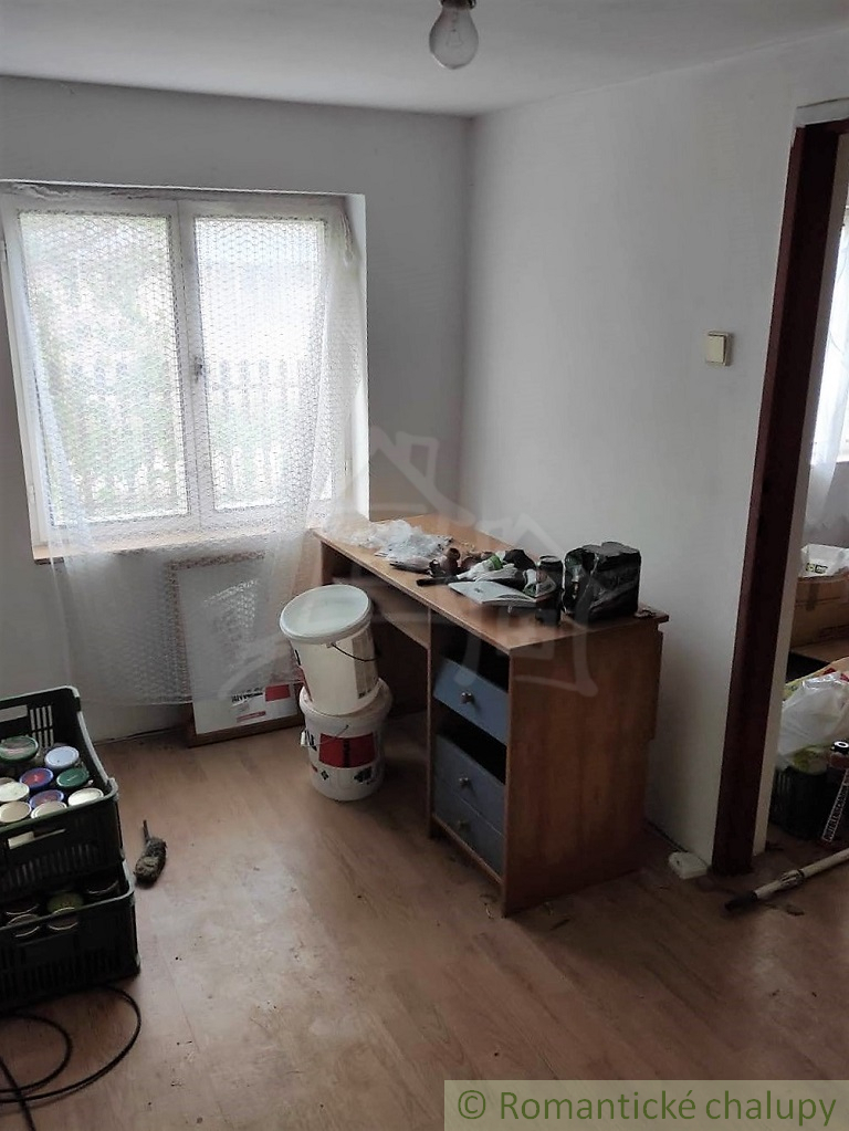 Pozemok 380 m2 so starším domom 55m2 so začatou rekonštruk - 8