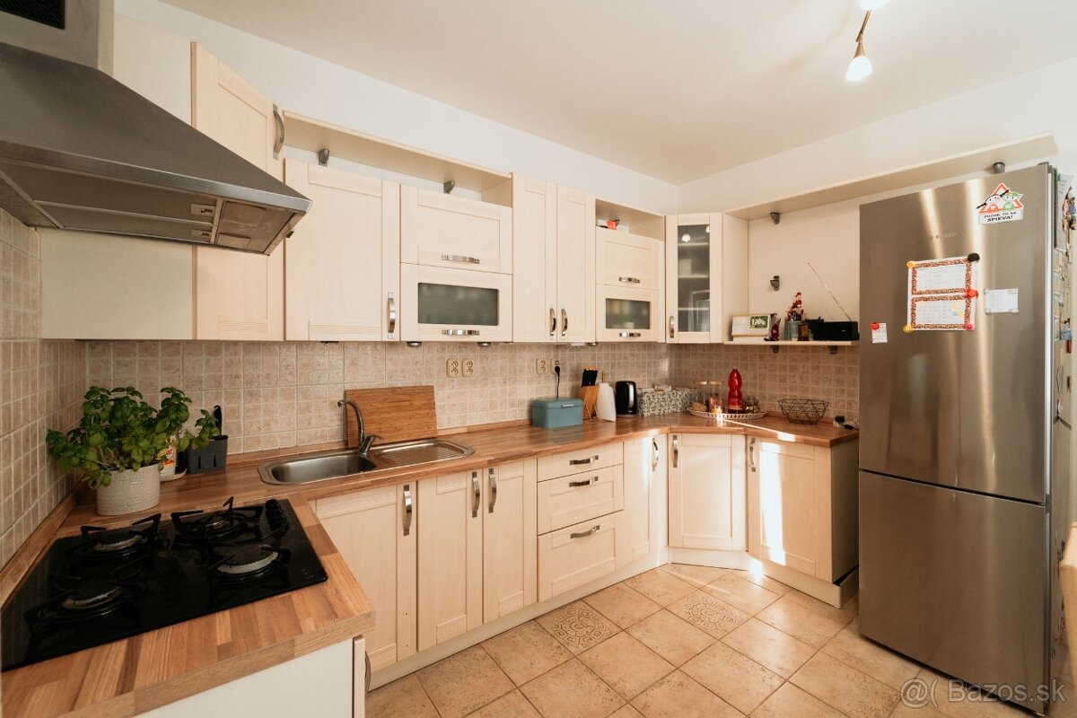 BYTOVÝ DOM - Topoľčany, Tovarnícka ul. - 8