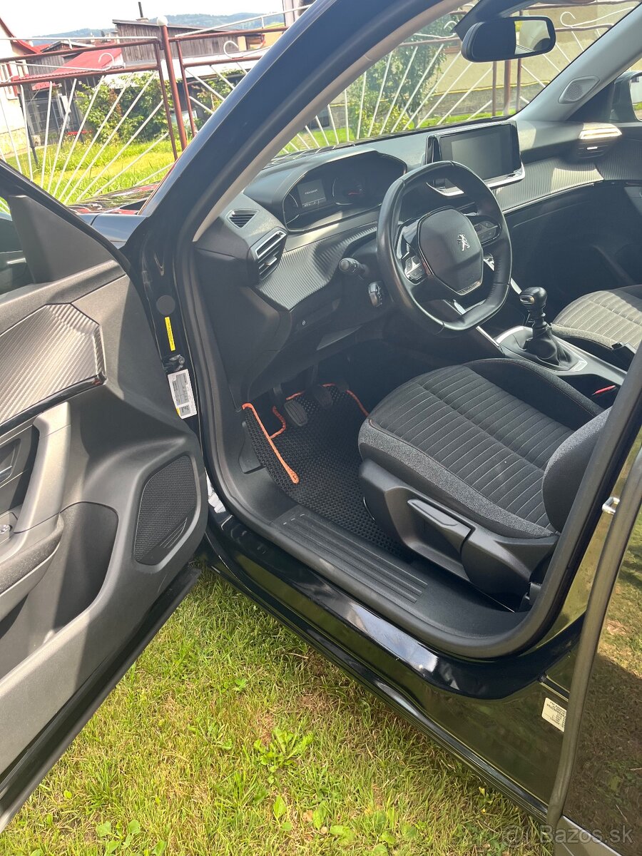 Peugeot 2008 - 8