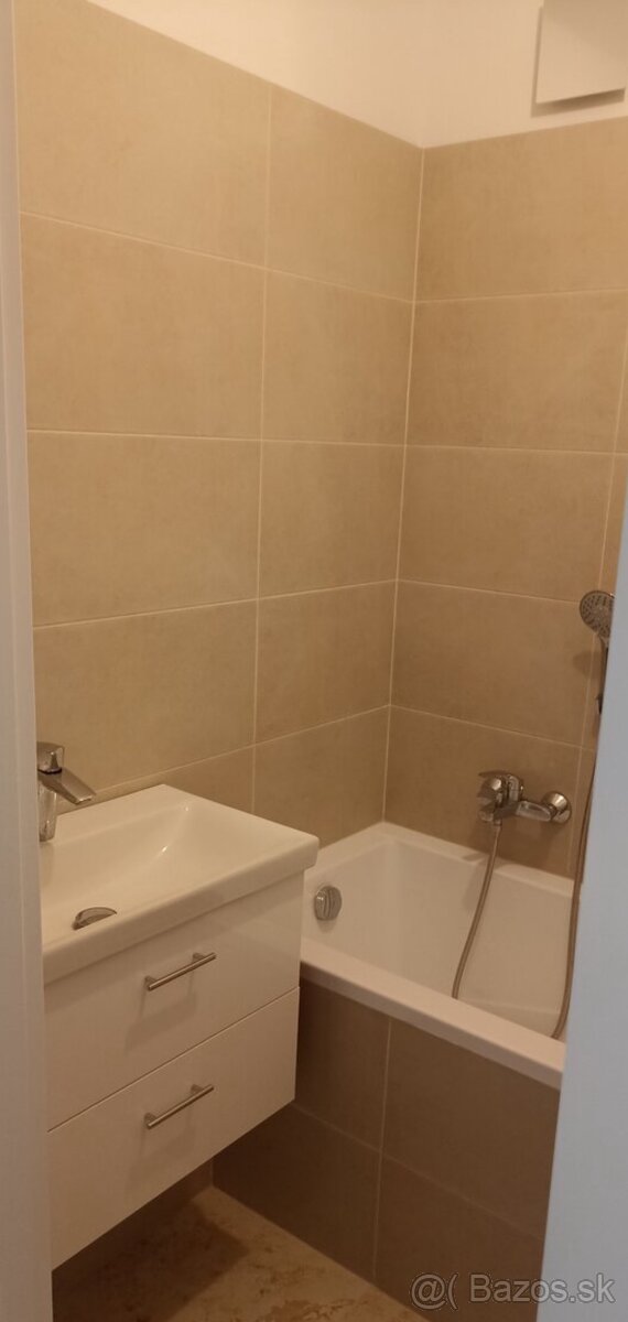 Na predaj 2 izbový byt, Nové Zámky - 8