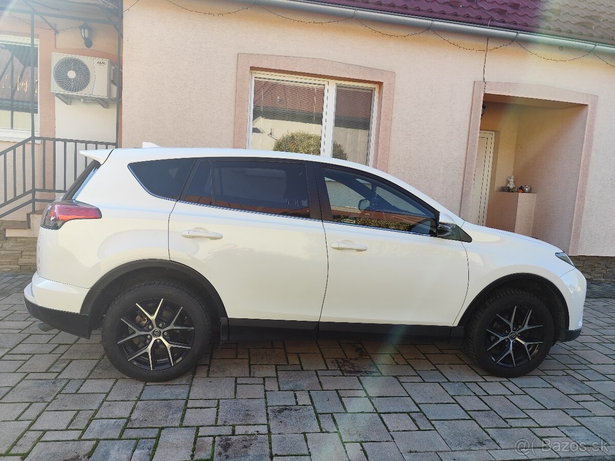 Toyota RAV4 2.0 diesel, 105kw, ročník 2017 - 8