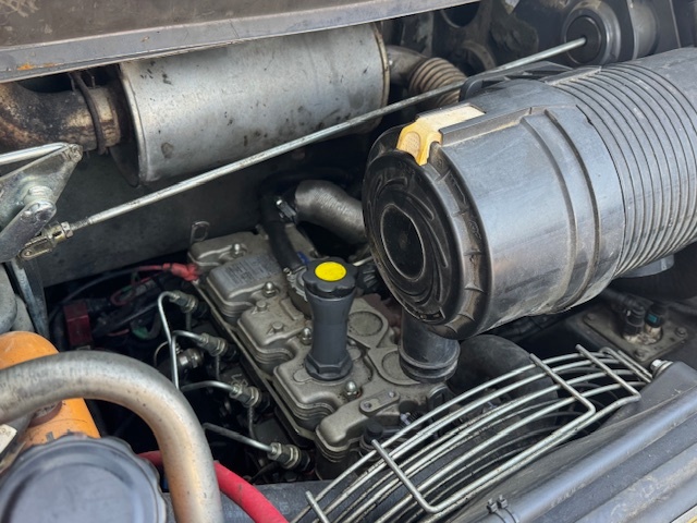 Smykový kolový nakladač Case SV185 - 8