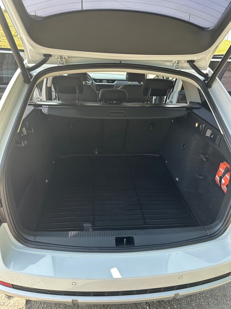 Škoda octavia combi scout - 8