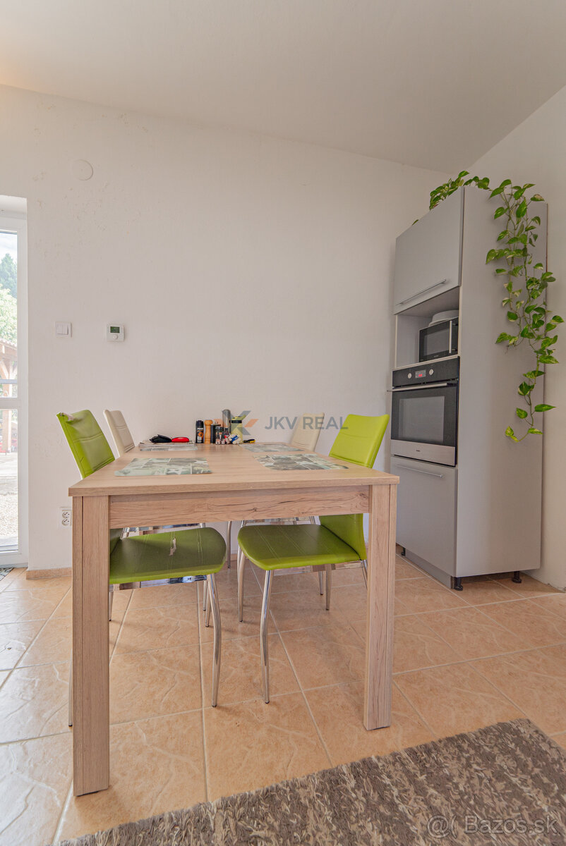 3D Obhliadka Veľký RD s bazénom priamo v Nových Zámkoch - 8