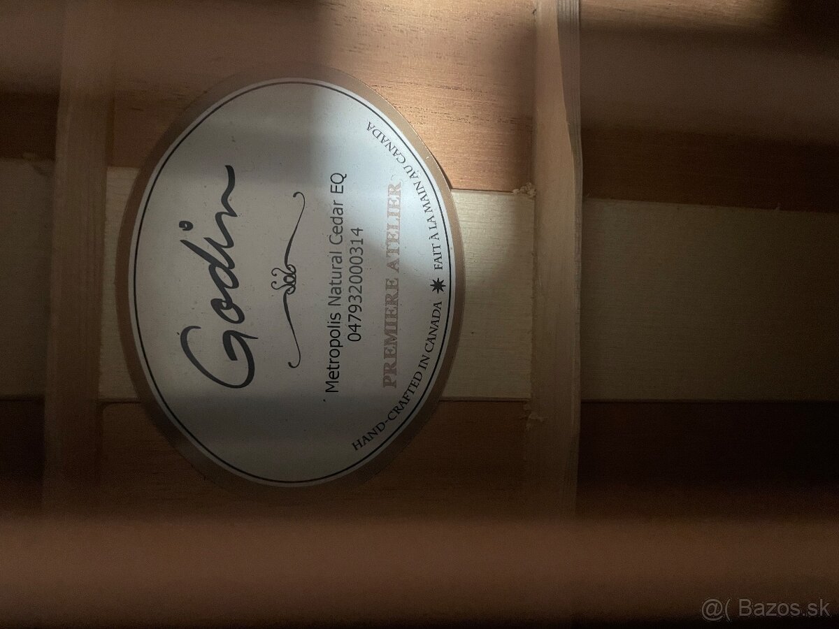 Godin Metropolis Natural Cedar EQ - 8