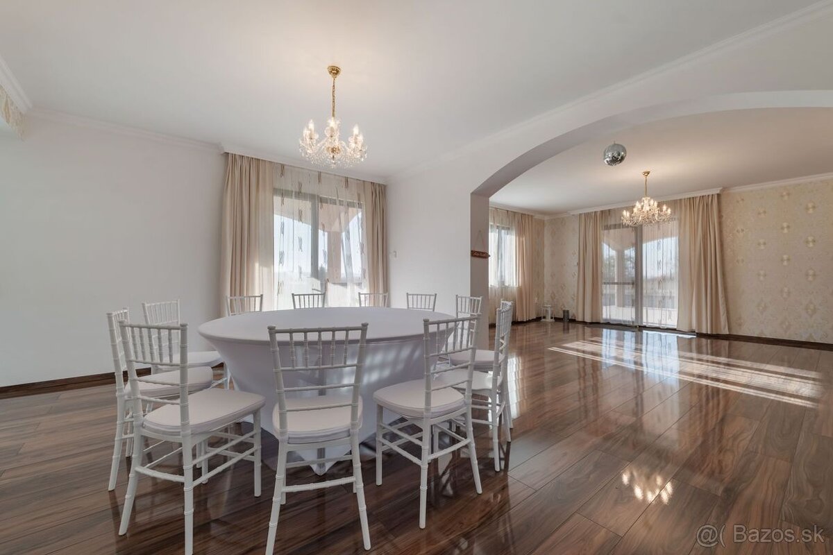 KOMÁROVCE - 4 IZBOVÝ RD 360 M2 SO SAUNOU, POZEMOK 3.629 M2 - 8