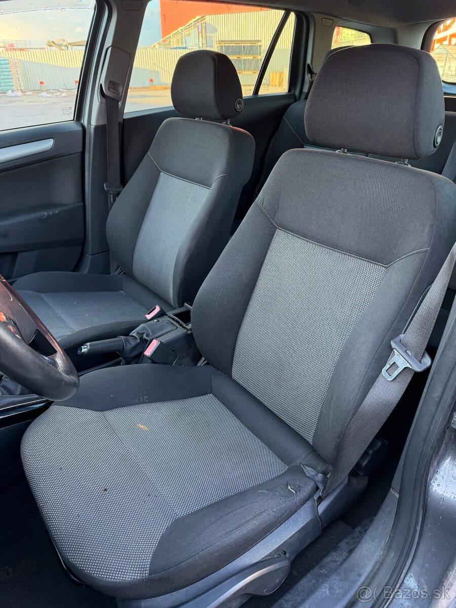 Opel Astra kombi 1.7cdti model 2011 - 8