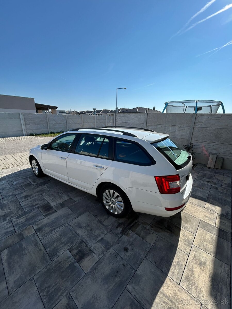 Škoda Octavia Combi-biela - 8