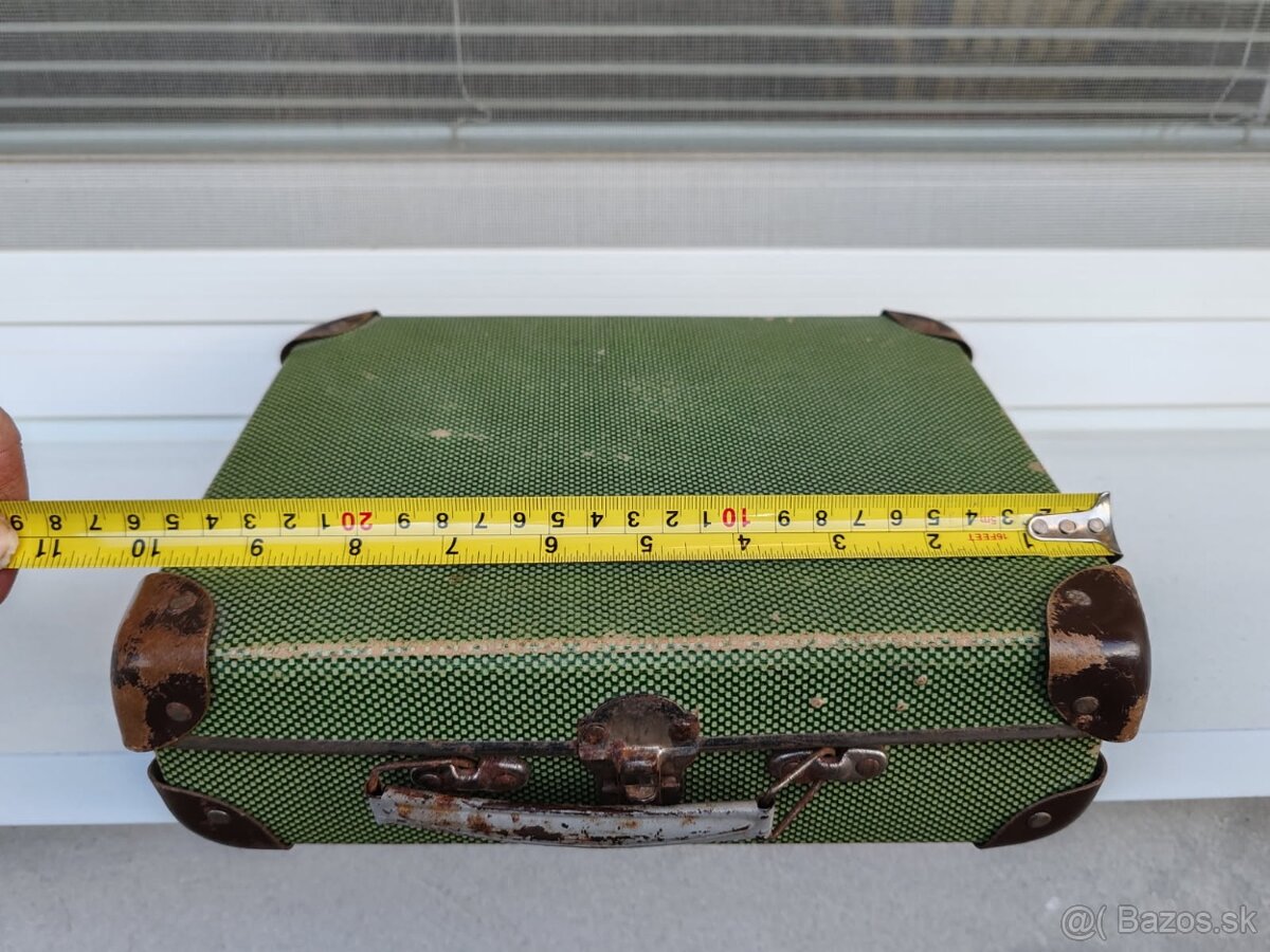 Staré hračky a kufrík - 8