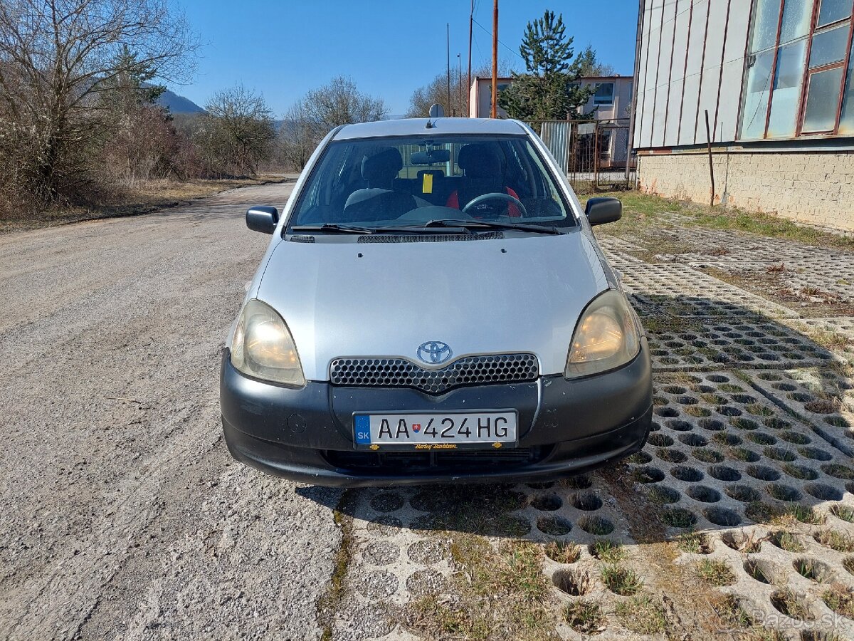 Toyota Yaris 1.0 VVT-i - 8